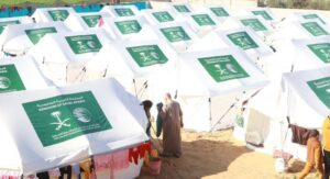 «مركز الملك سلمان للإغاثة» من خلال المركز السعودي يوزع مساعدات إيوائية للمتضررين في قطاع غزة